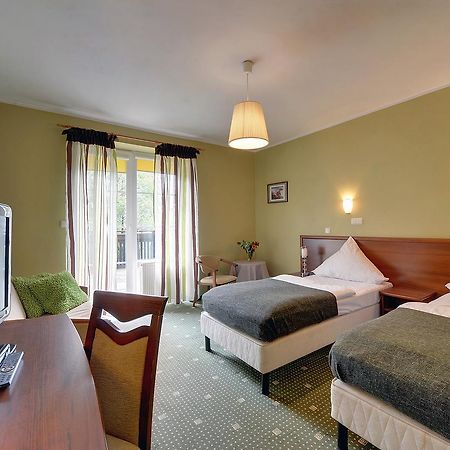 Hotel Belweder - Przy Hotelu Golebiewski カルパッチ エクステリア 写真