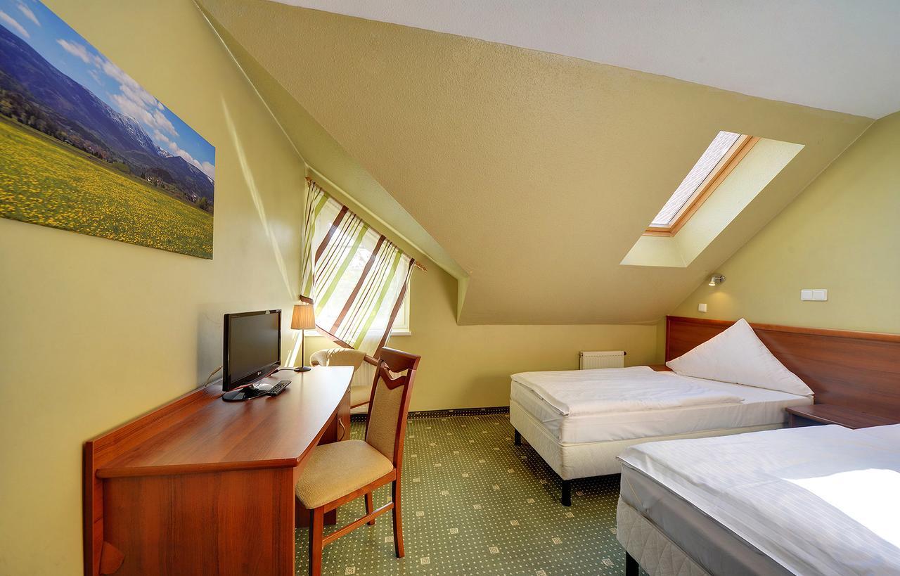 Hotel Belweder - Przy Hotelu Golebiewski カルパッチ エクステリア 写真