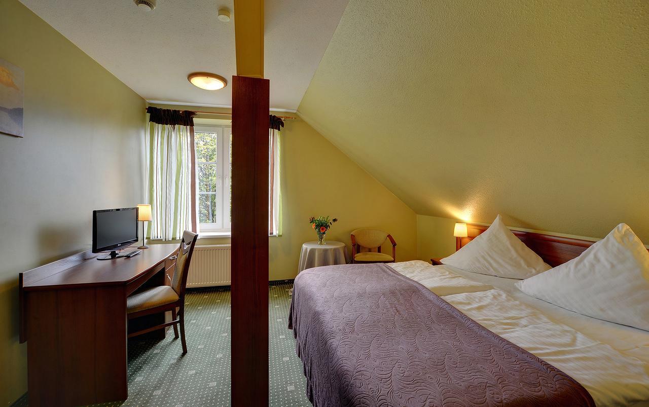 Hotel Belweder - Przy Hotelu Golebiewski カルパッチ エクステリア 写真