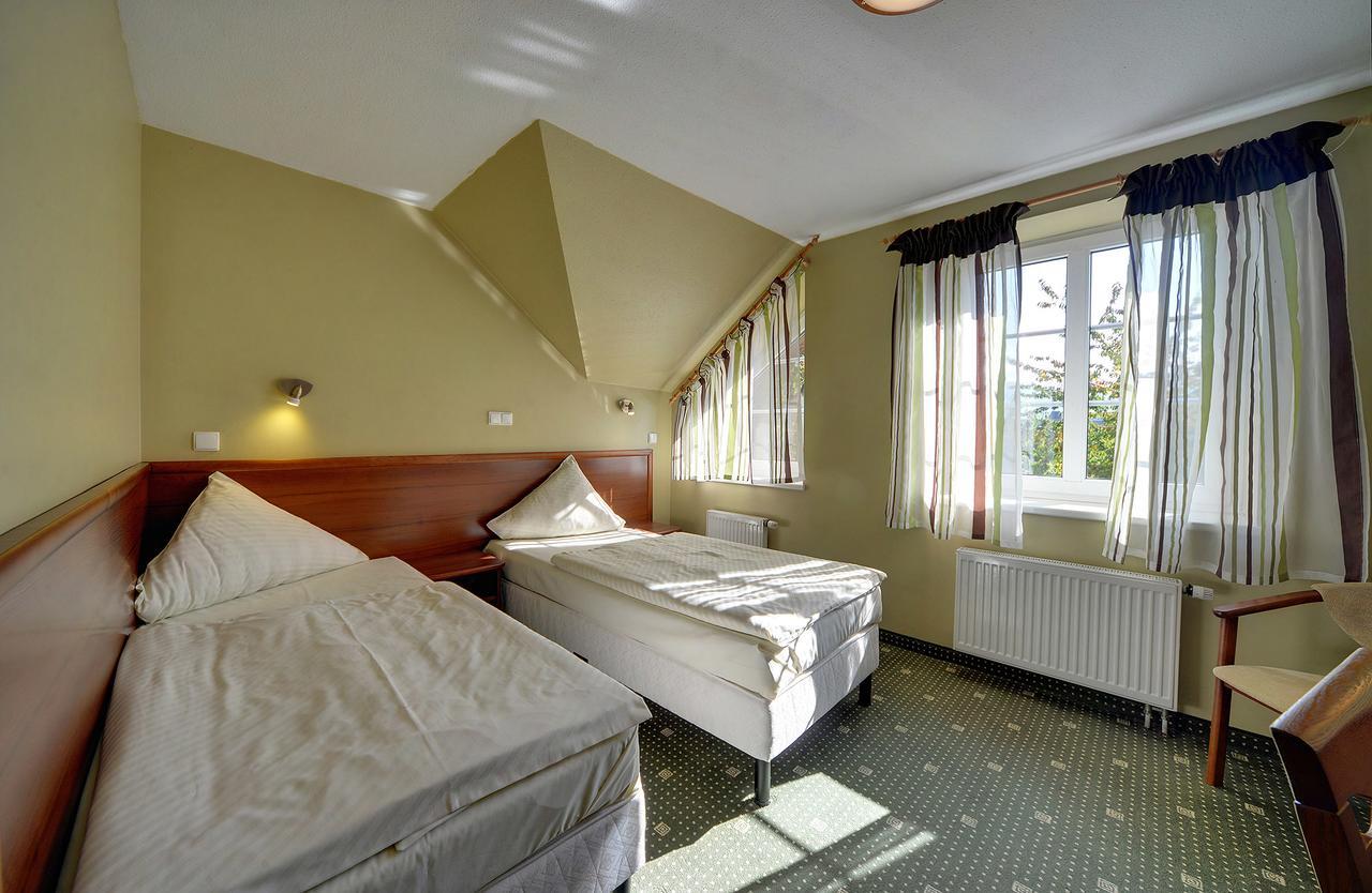 Hotel Belweder - Przy Hotelu Golebiewski カルパッチ エクステリア 写真