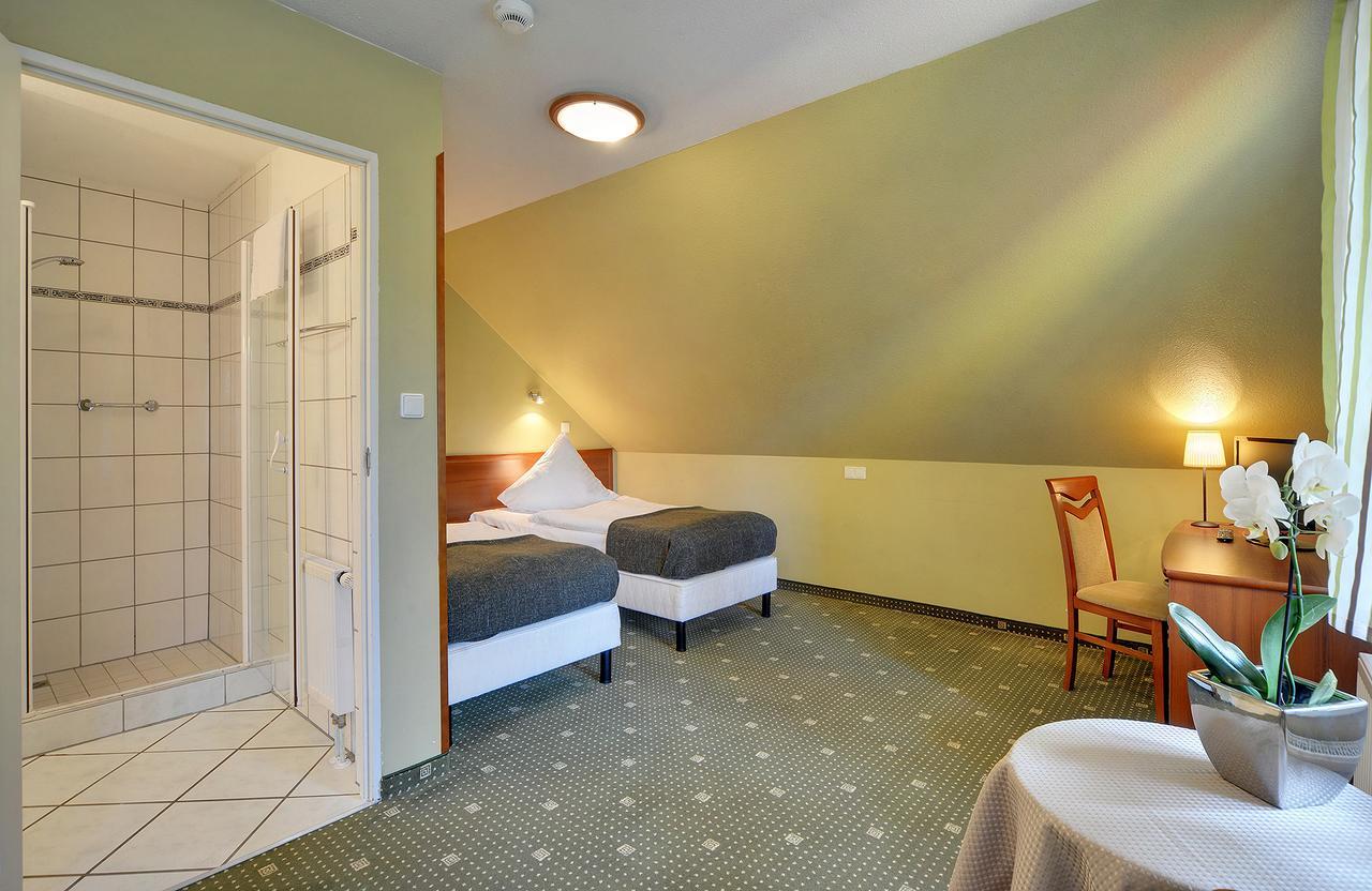 Hotel Belweder - Przy Hotelu Golebiewski カルパッチ エクステリア 写真