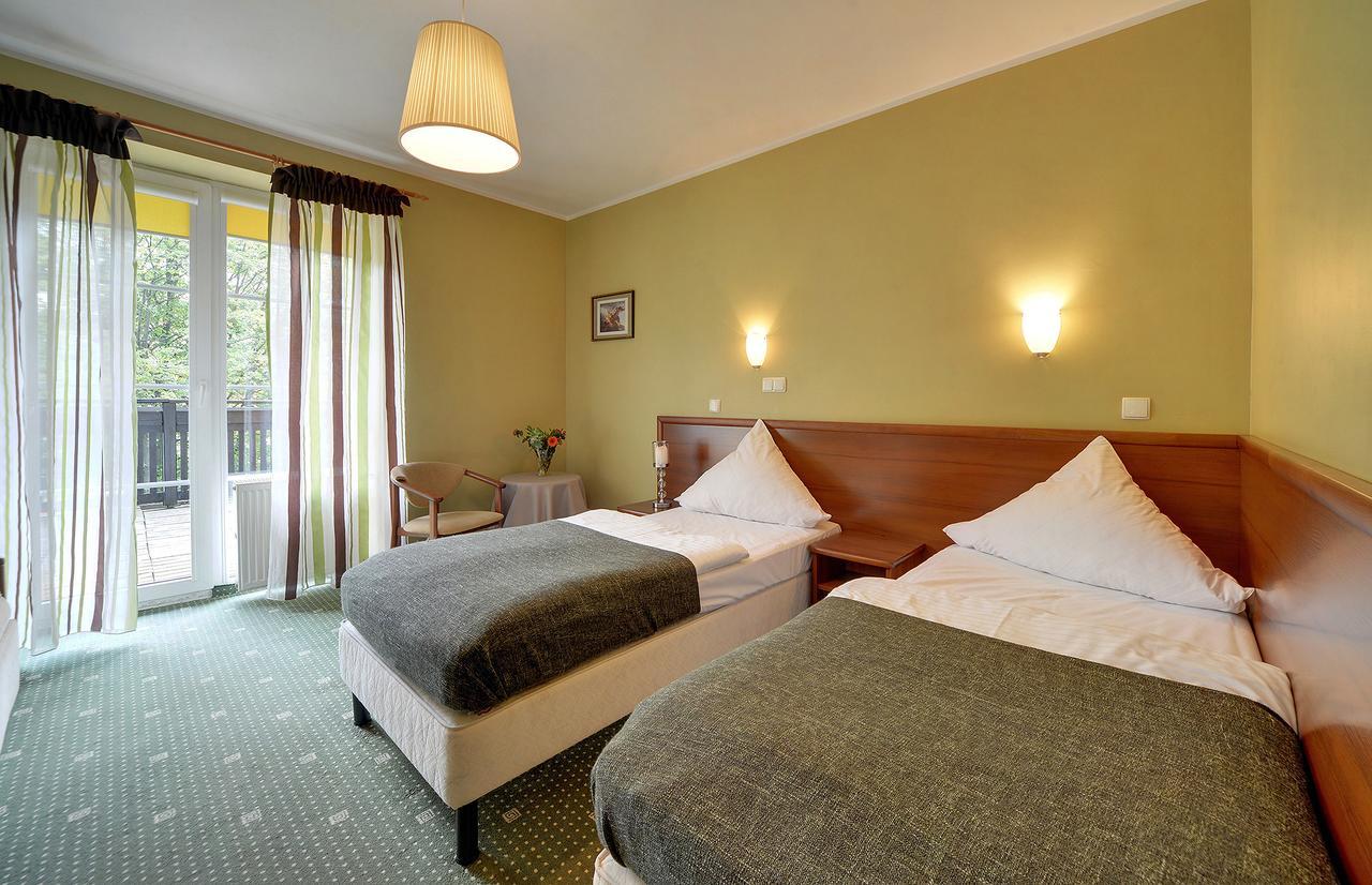 Hotel Belweder - Przy Hotelu Golebiewski カルパッチ エクステリア 写真