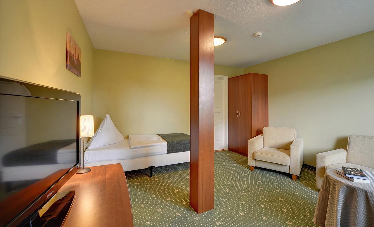 Hotel Belweder - Przy Hotelu Golebiewski カルパッチ エクステリア 写真