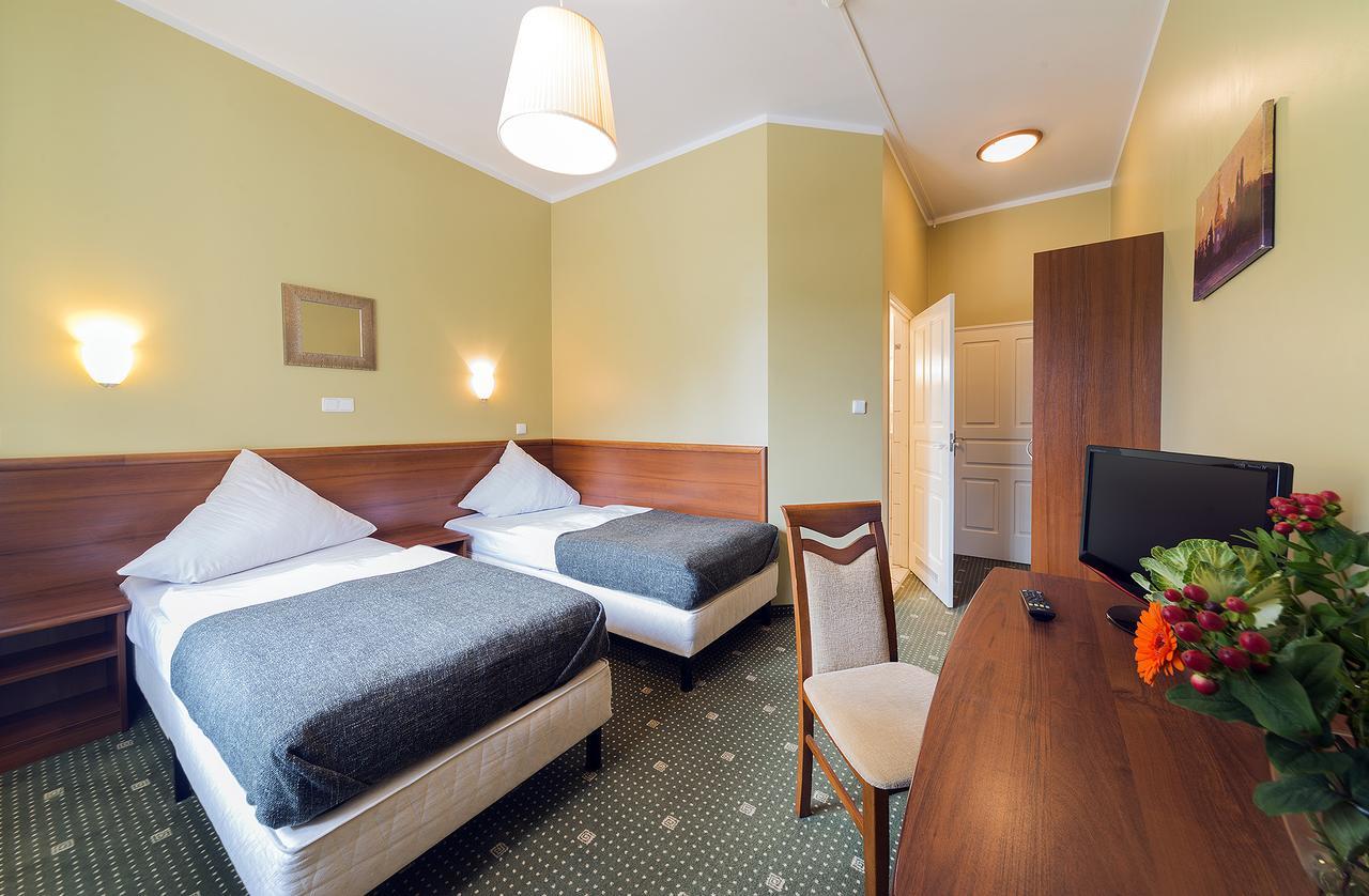 Hotel Belweder - Przy Hotelu Golebiewski カルパッチ エクステリア 写真