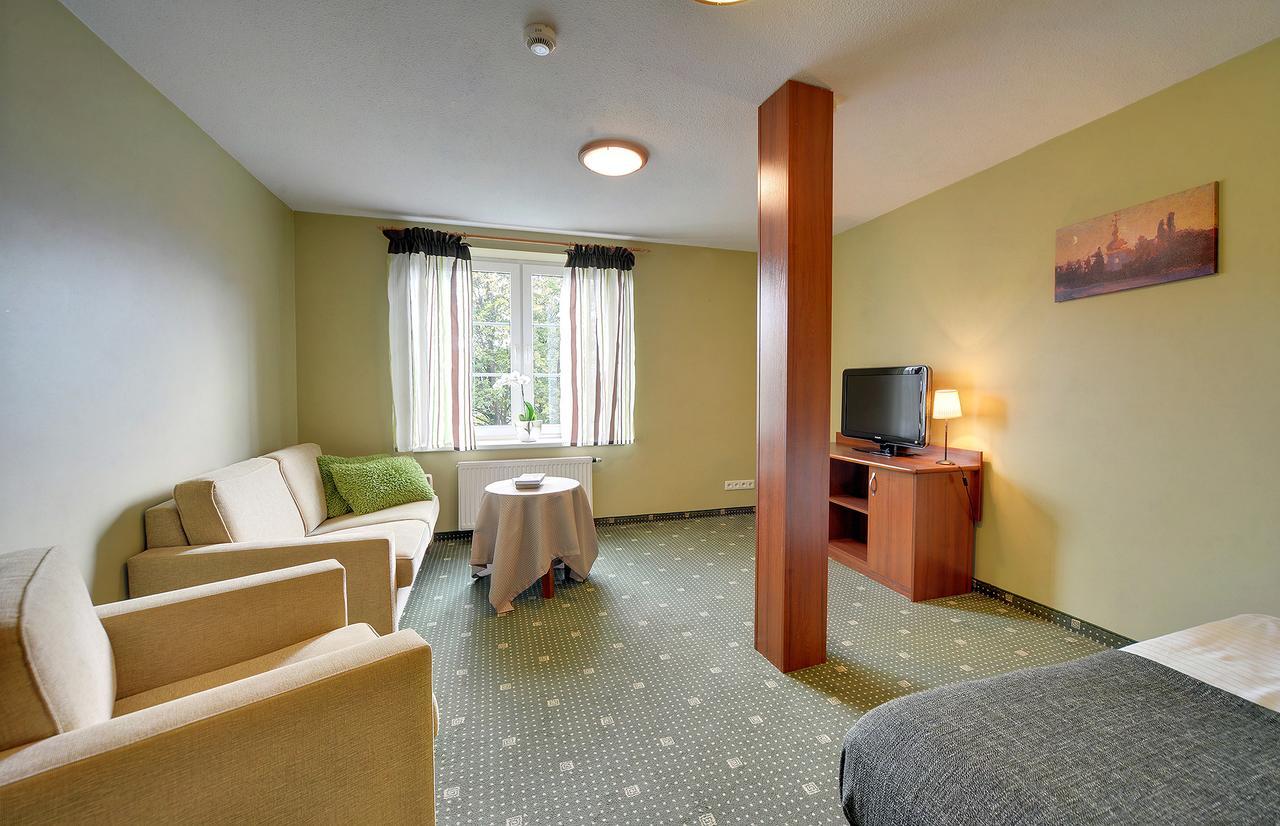 Hotel Belweder - Przy Hotelu Golebiewski カルパッチ エクステリア 写真