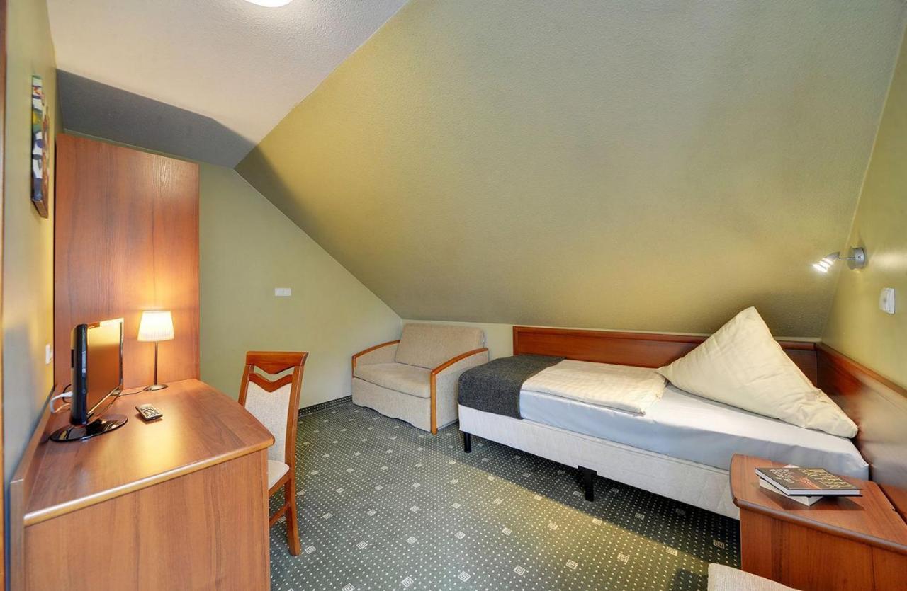 Hotel Belweder - Przy Hotelu Golebiewski カルパッチ エクステリア 写真